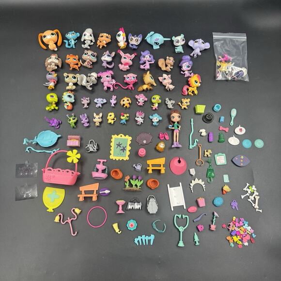 HUGE lot of 40+ Littlest Pet Shop LPS Animals Cats Dogs Fish Birds + Accessories - Picture 1 of 7